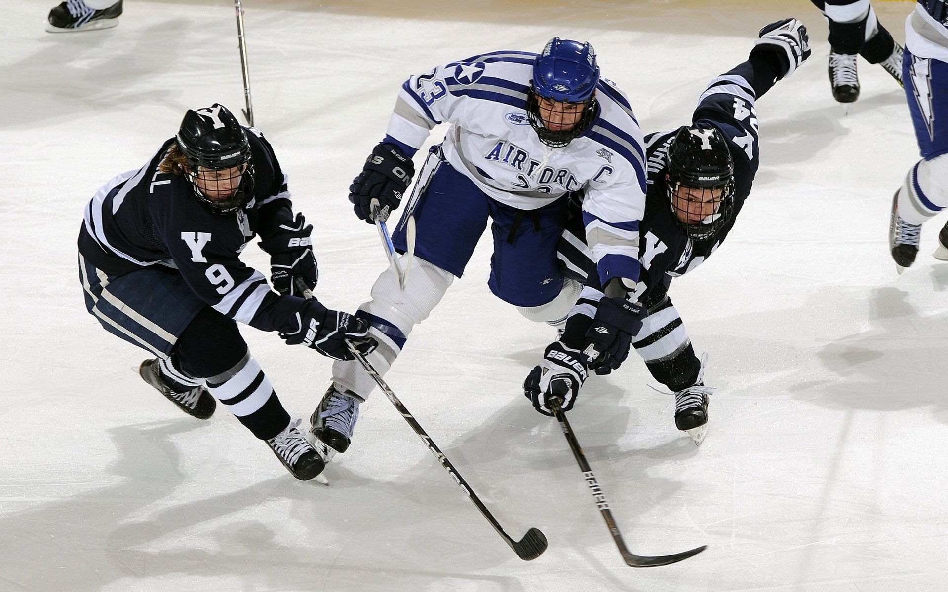 九游jiuyou-博卡中卫遭遇轮番冲击，疲于应付，博卡出来的球星
